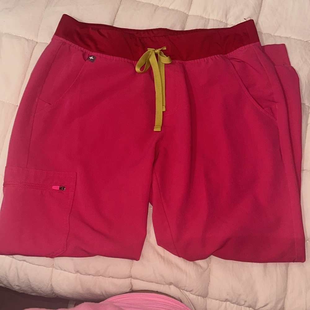 Figs | shocking pink | medium petite